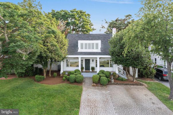 Exterior, Facade, Cape Cod