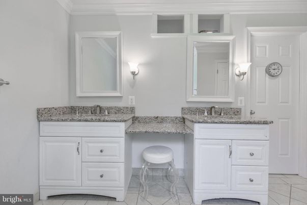 Bathroom, Dual Sink Vanities, Interior