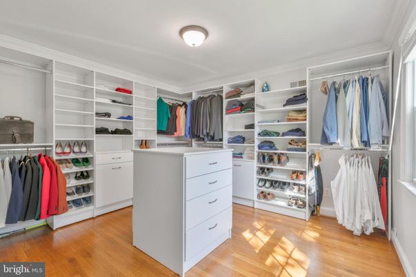 Interior, Walk-in Closets, Wood Texture Flooring