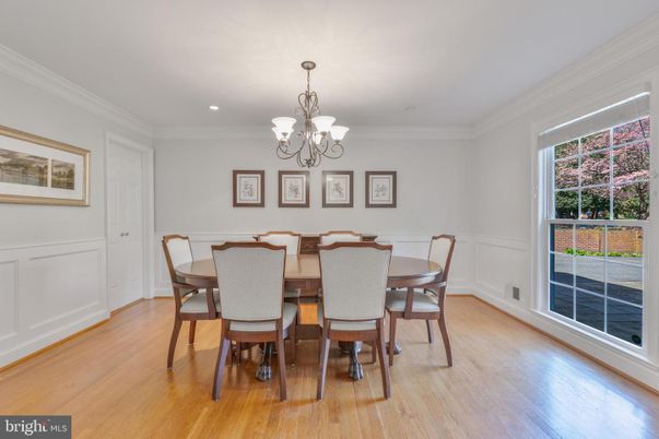 Chandelier, Dining room, Interior, Recessed Lighting, Wood Texture Flooring