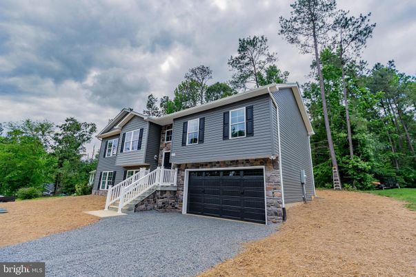 Attached, Exterior, Facade, Raised Ranch