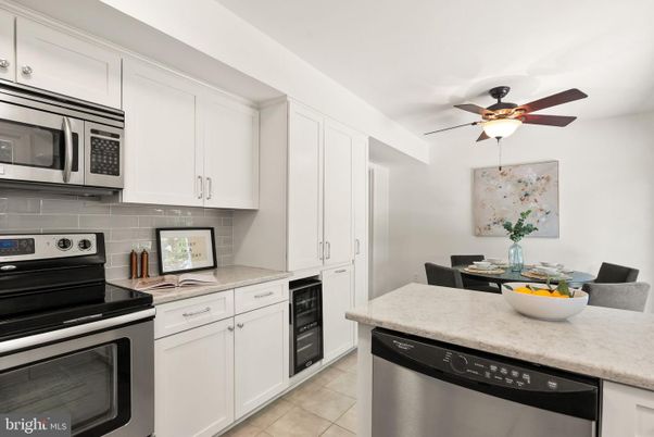 Dining room, Interior, Kitchen, Stainless Steel Appliances