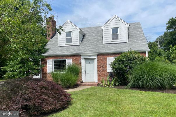 Exterior, Facade, Brick Facade, Cape Cod