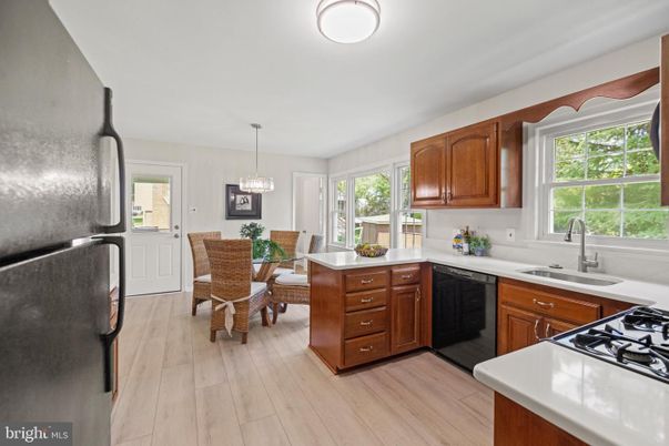 Dining room, Interior, Kitchen, Pendant Lights, Wood Texture Flooring