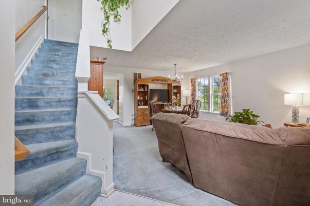 Chandelier, Dining room, Interior, Living room