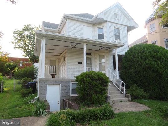 Exterior, Facade, Queen Anne Victorian