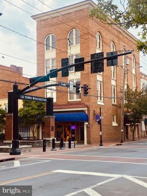 Exterior, Facade, Brick Facade, Rowhouse