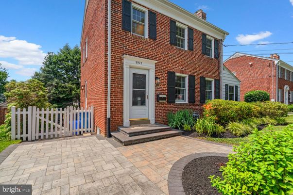 Exterior, Facade, Brick Facade, Georgian