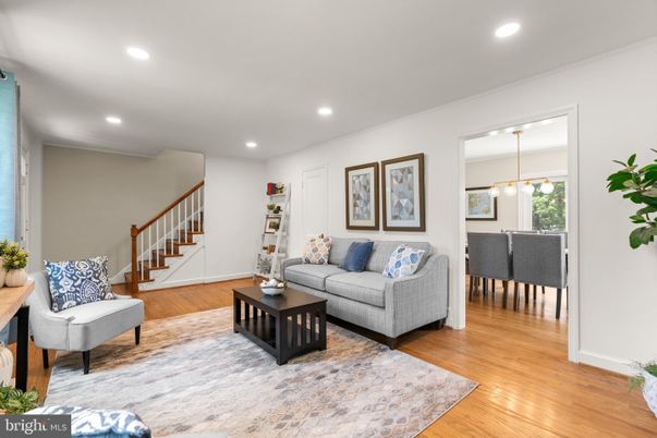 Dining room, Interior, Living room, Pendant Lights, Recessed Lighting, Wood Texture Flooring