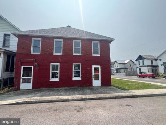 Exterior, Facade, Georgian