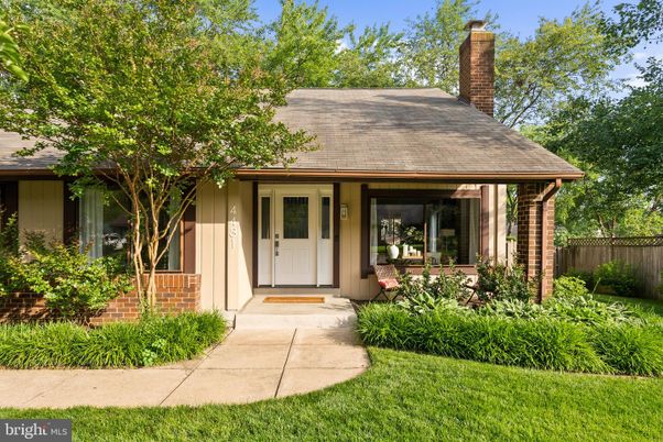 Exterior, Facade, Ranch