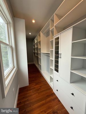 Interior, Recessed Lighting, Walk-in Closets, Wood Texture Flooring