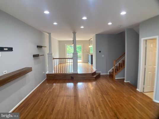 Interior, Recessed Lighting, Wood Texture Flooring