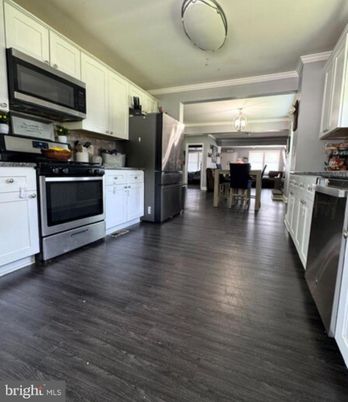 Dining room, Interior, Kitchen, Stainless Steel Appliances, Wood Texture Flooring