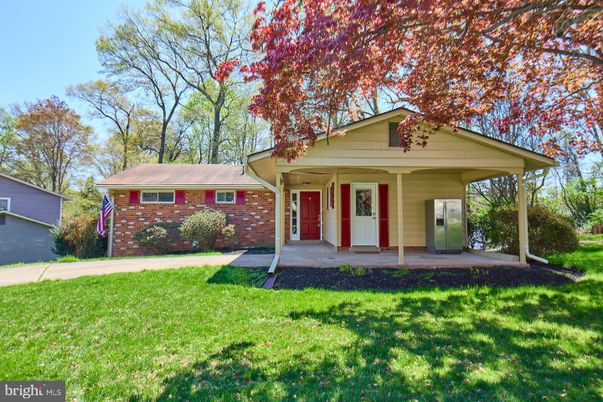 Backyard, Exterior, Facade, Brick Facade, Ranch