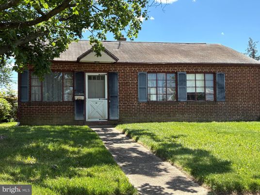 Exterior, Facade, Brick Facade, Cape Cod