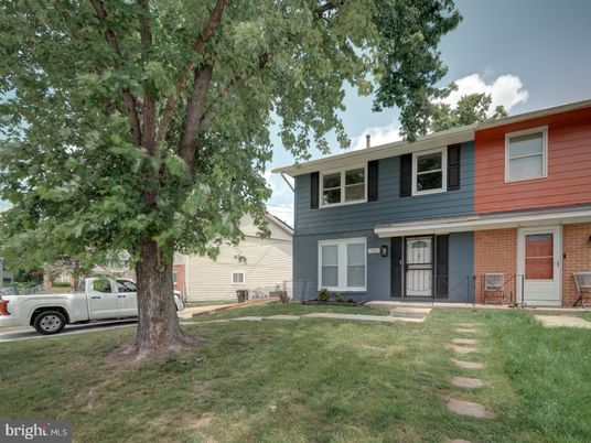 Exterior, Facade, Brick Facade, Raised Ranch
