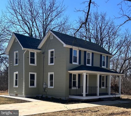 Exterior, Facade, Farmhouse