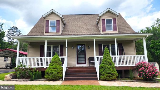 Exterior, Facade, Cape Cod