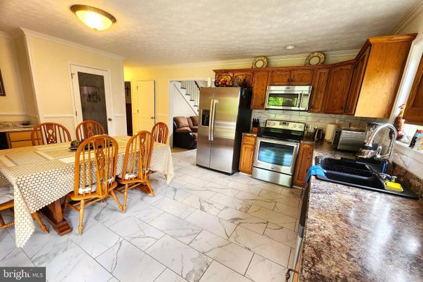 Dining room, Interior, Kitchen, Marble, Stainless Steel Appliances
