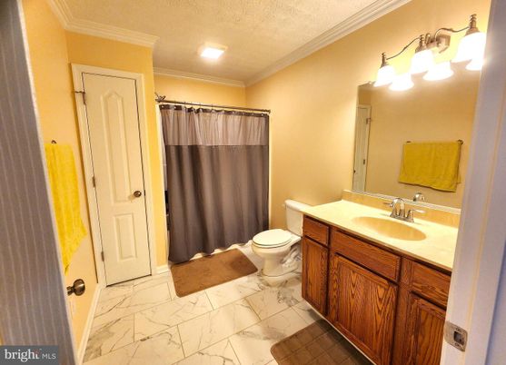 Bathroom, Interior, Marble, Recessed Lighting