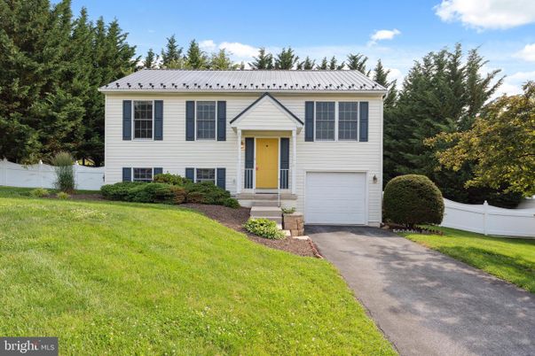 Attached, Exterior, Facade, Raised Ranch