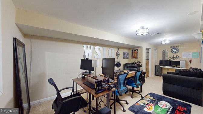 Home Office, Interior
