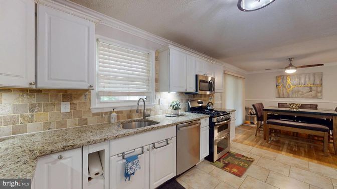Dining room, Interior, Kitchen, Stainless Steel Appliances, Wood Texture Flooring