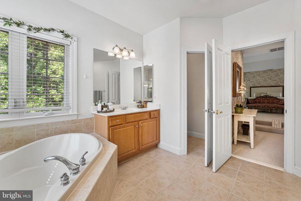 Bathroom, Bedroom, Dual Sink Vanities, Interior