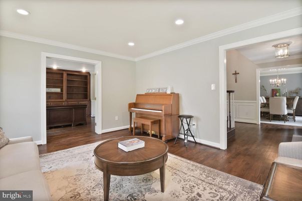 Chandelier, Dining room, Interior, Piano, Recessed Lighting, Wood Texture Flooring