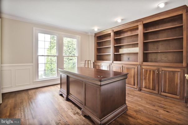 Home Office, Interior, Recessed Lighting, Wood Texture Flooring