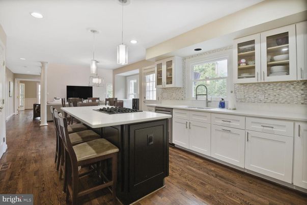Dining room, Interior, Kitchen, Pendant Lights, Recessed Lighting, Wood Texture Flooring