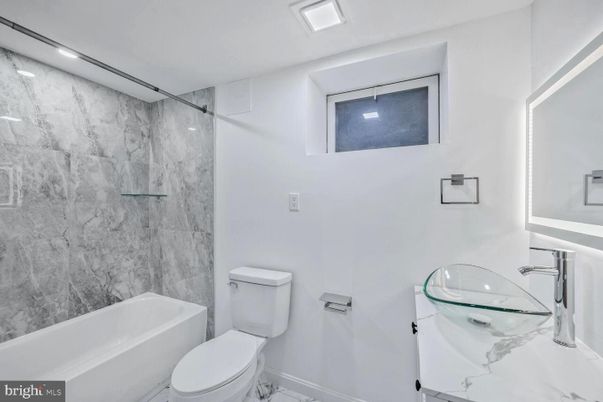 Bathroom, Interior, Marble, Marble Walls, Recessed Lighting
