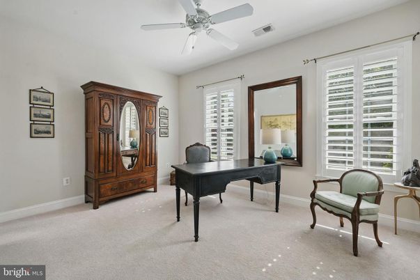 Home Office, Interior