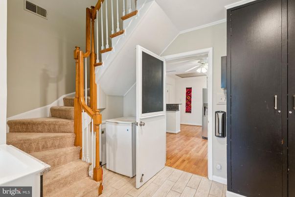Interior, Washer, Wood Texture Flooring