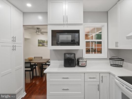 Dining room, Interior, Kitchen, Recessed Lighting, Wood Texture Flooring