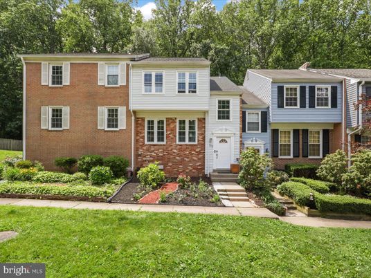Exterior, Facade, Brick Facade, Raised Ranch