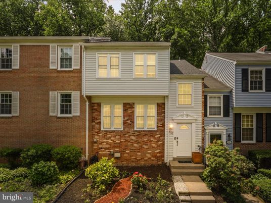 Exterior, Facade, Brick Facade, Raised Ranch