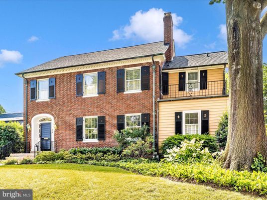 Exterior, Facade, Brick Facade, Georgian