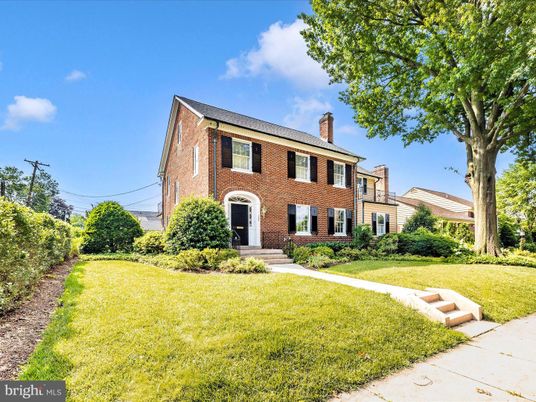 Backyard, Exterior, Facade, Brick Facade, Georgian