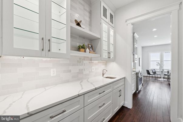 Dining room, Interior, Kitchen, Recessed Lighting, Wood Texture Flooring