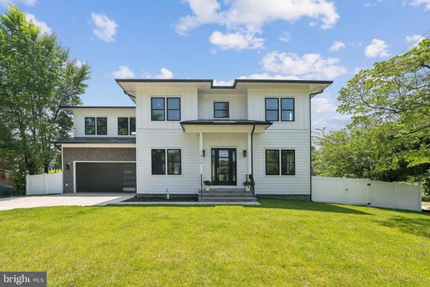 Attached, Exterior, Facade, Farmhouse