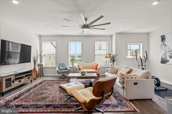 Fitness Equipment, Interior, Living room, Recessed Lighting, Wood Texture Flooring