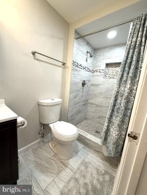 Bathroom, Interior, Marble, Marble Walls, Recessed Lighting