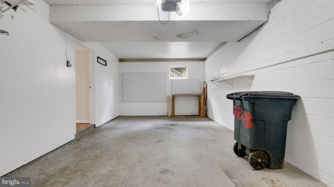 Garage, Interior