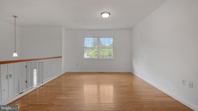 Empty room, Interior, Pendant Lights, Wood Texture Flooring