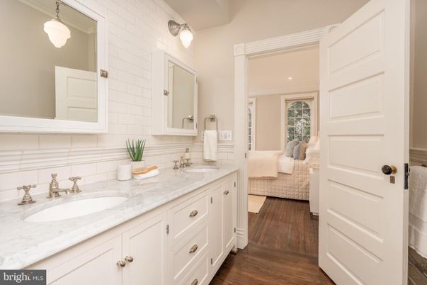 Bathroom, Bedroom, Dual Sink Vanities, Interior, Pendant Lights, Wood Texture Flooring