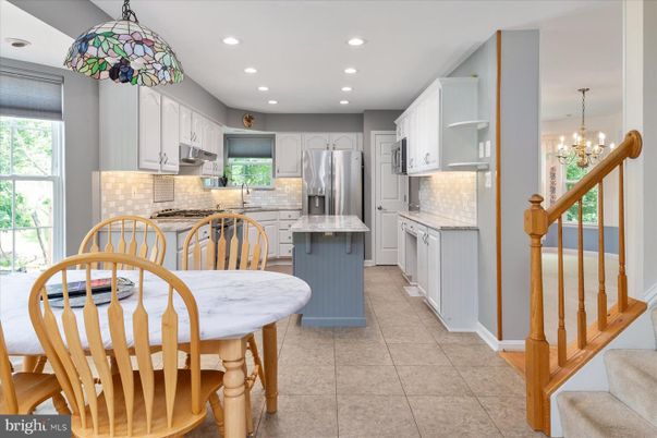 Chandelier, Dining room, Interior, Kitchen, Recessed Lighting, Stainless Steel Appliances