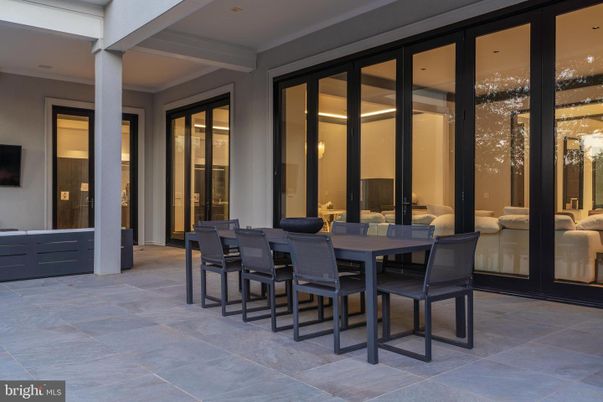 Dining room, Exterior