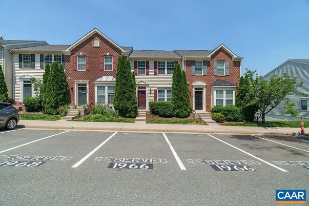 Exterior, Facade, Brick Facade, Georgian